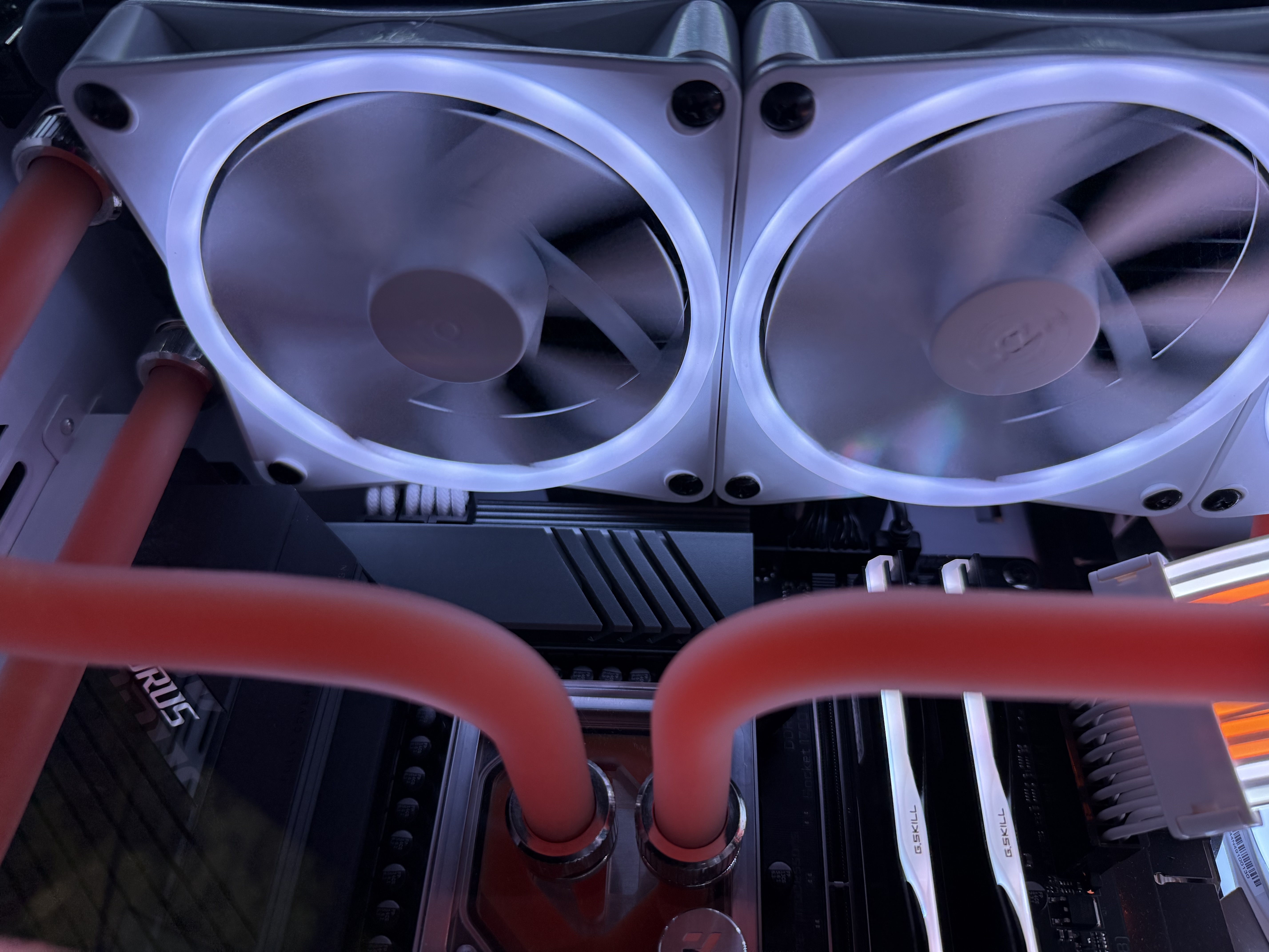 Белая O11 — коралловая hardline-петля и RTX 3080 Ti — фото 12